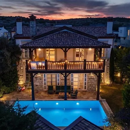 Private With Pool 150 M From The Sea - 4 Bathrooms - 8 People فيلة