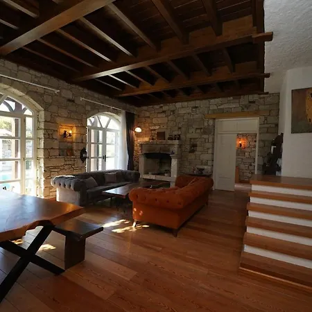 Private With Pool 150 M From The Sea - 4 Bathrooms - 8 People Çeşme