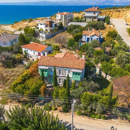 Private With Pool 150 M From The Sea - 4 Bathrooms - 8 People فيلة Çeşme