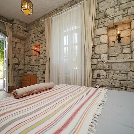Private With Pool 150 M From The Sea - 4 Bathrooms - 8 People