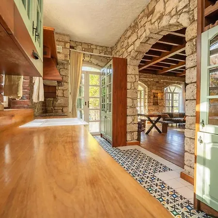 Private With Pool 150 M From The Sea - 4 Bathrooms - 8 People فيلة Çeşme