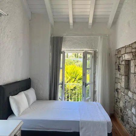 Private With Pool 150 M From The Sea - 4 Bathrooms - 8 People * Çeşme
