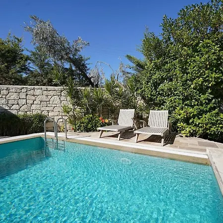 Private With Pool 150 M From The Sea - 4 Bathrooms - 8 People *