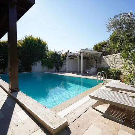 Private With Pool 150 M From The Sea - 4 Bathrooms - 8 People ヴィラ Çeşme