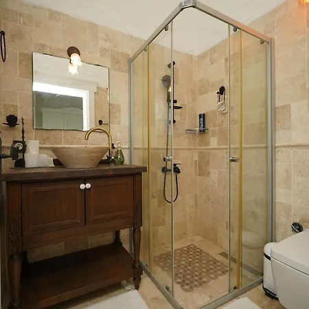 Private With Pool 150 M From The Sea - 4 Bathrooms - 8 People * Çeşme