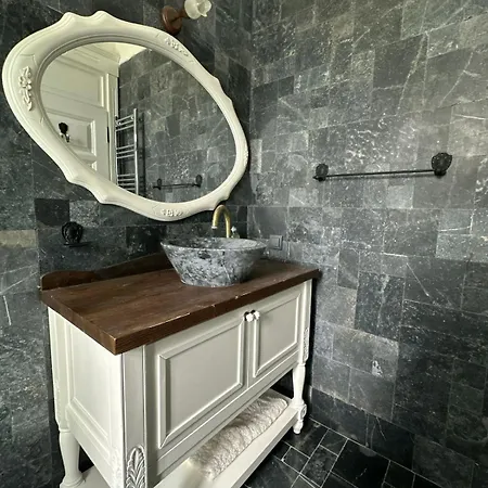 Private With Pool 150 M From The Sea - 4 Bathrooms - 8 People Cesme