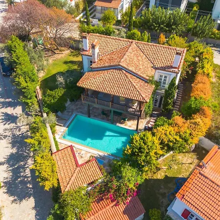 Private With Pool 150 M From The Sea - 4 Bathrooms - 8 People فيلة *