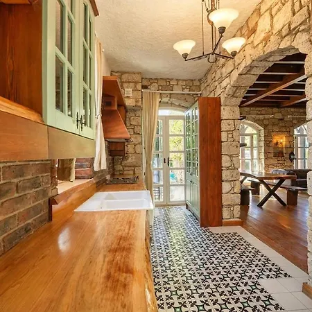 Private With Pool 150 M From The Sea - 4 Bathrooms - 8 People فيلة *