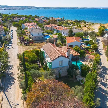 فيلة Private With Pool 150 M From The Sea - 4 Bathrooms - 8 People Çeşme