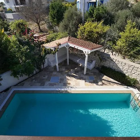 Private With Pool 150 M From The Sea - 4 Bathrooms - 8 People فيلة *